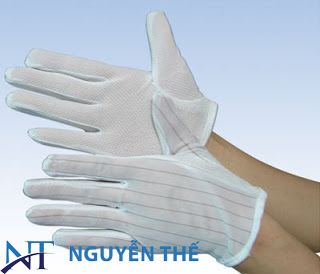 Dotted gloves
